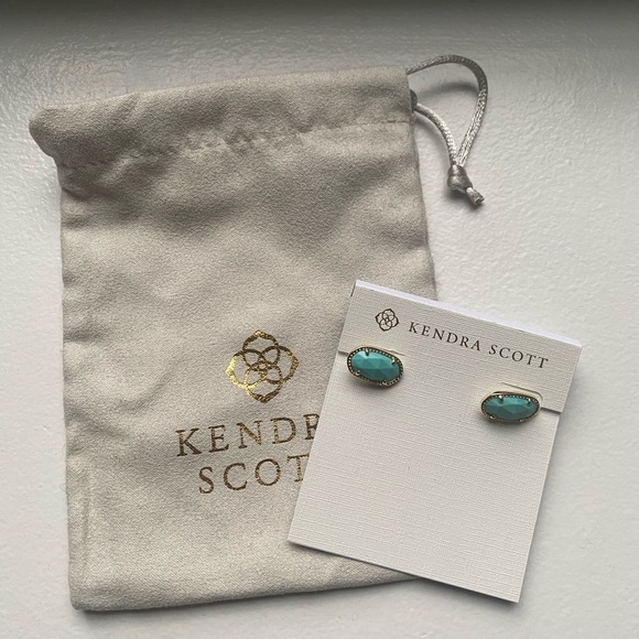 ❤️NEW❤️ Kendra Scott Ellie Gold Stud Earrings - Picture 3 of 3